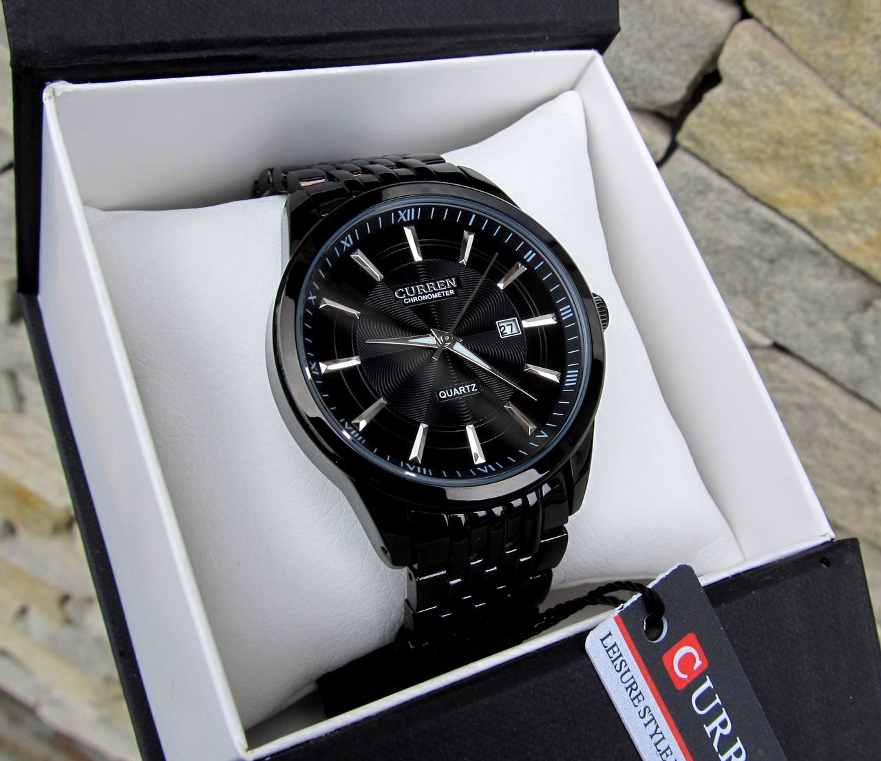 Тип механізму: кварцовий 
Корпус: сталевий 
Скло: мінеральне, антиподряпне Ширина браслета: 2 см 
Застібка ременя: класичний метелик 
Довжина браслета: регулюється 
Діаметр циферблату: 4.2 см 
Товщина циферблату: 1 см 
Функції годинника: години, хвилини, секунди, день місяця